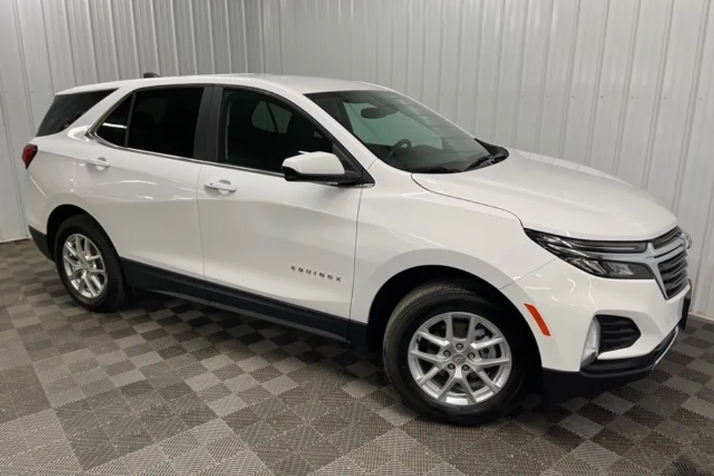 2022 Chevrolet Equinox LT photo 1