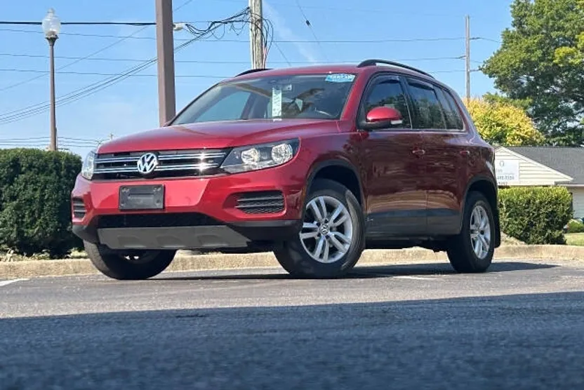 2016 Volkswagen Tiguan SE photo 1