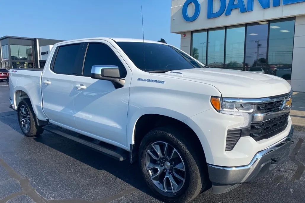 2024 Chevrolet Silverado 1500 LT photo 1