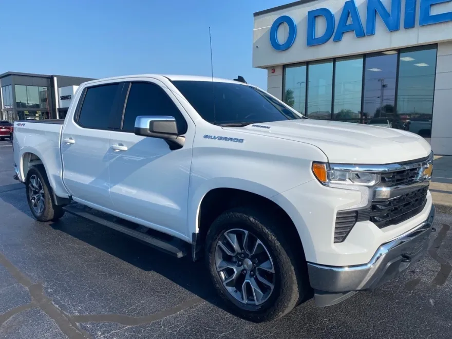 2024 Chevrolet Silverado 1500 LT photo 1