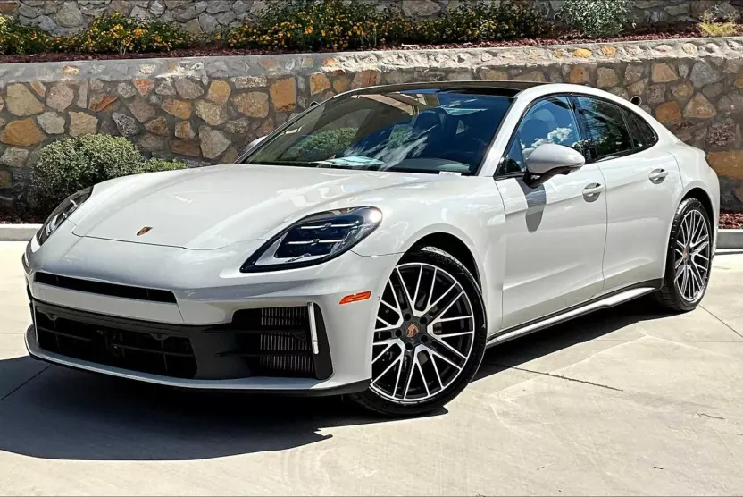 2026 Porsche Panamera 4 photo 1