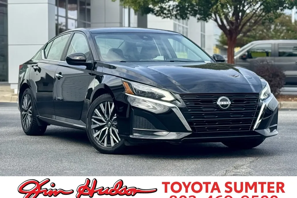 2023 Nissan Altima 2.5 SV photo 1