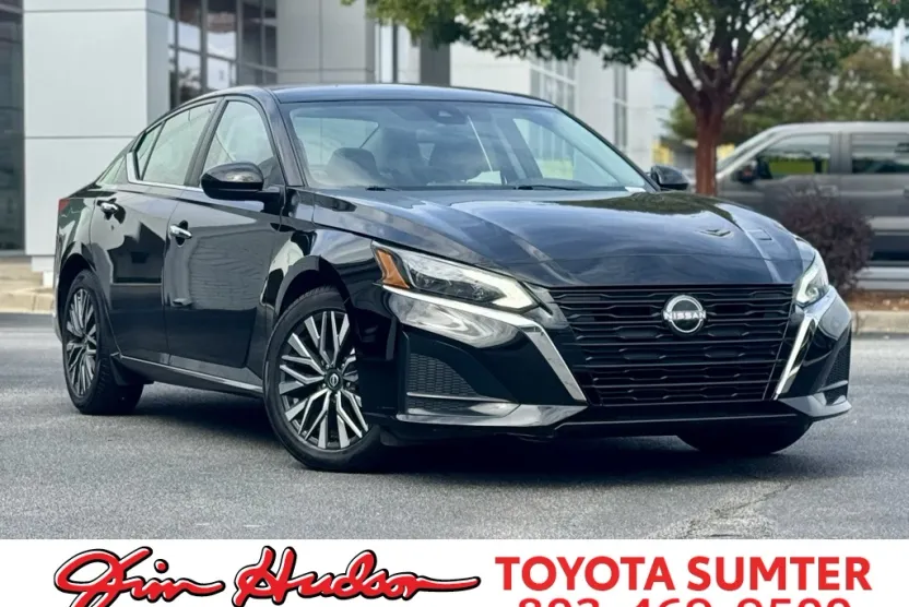 2023 Nissan Altima 2.5 SV photo 1