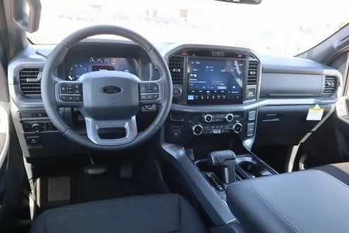 2025 Ford F-150 XLT photo 2