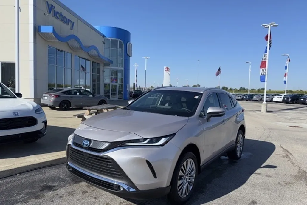 2023 Toyota Venza XLE photo 1