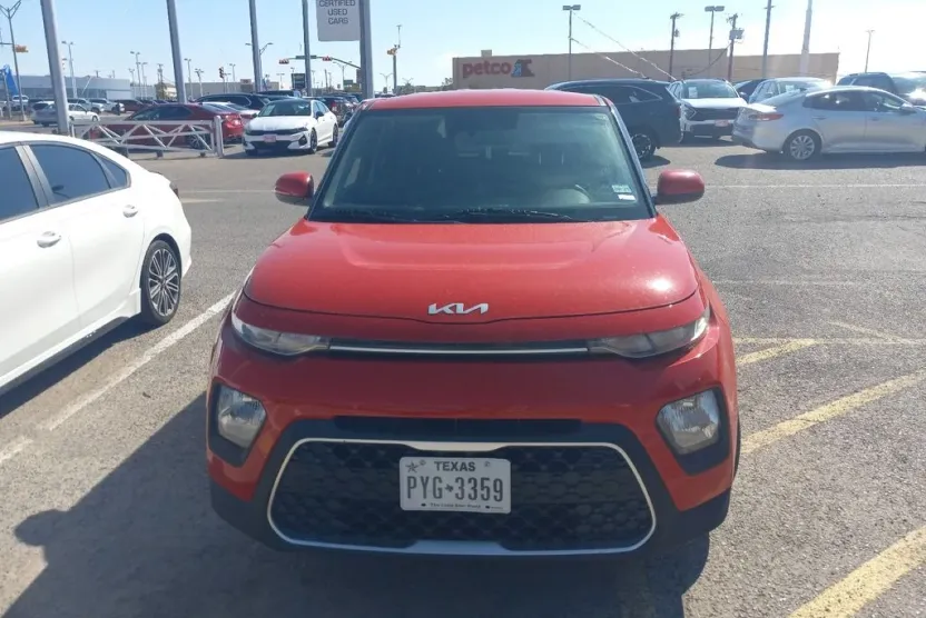 2022 Kia Soul LX photo 1