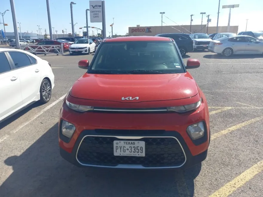 2022 Kia Soul LX photo 1
