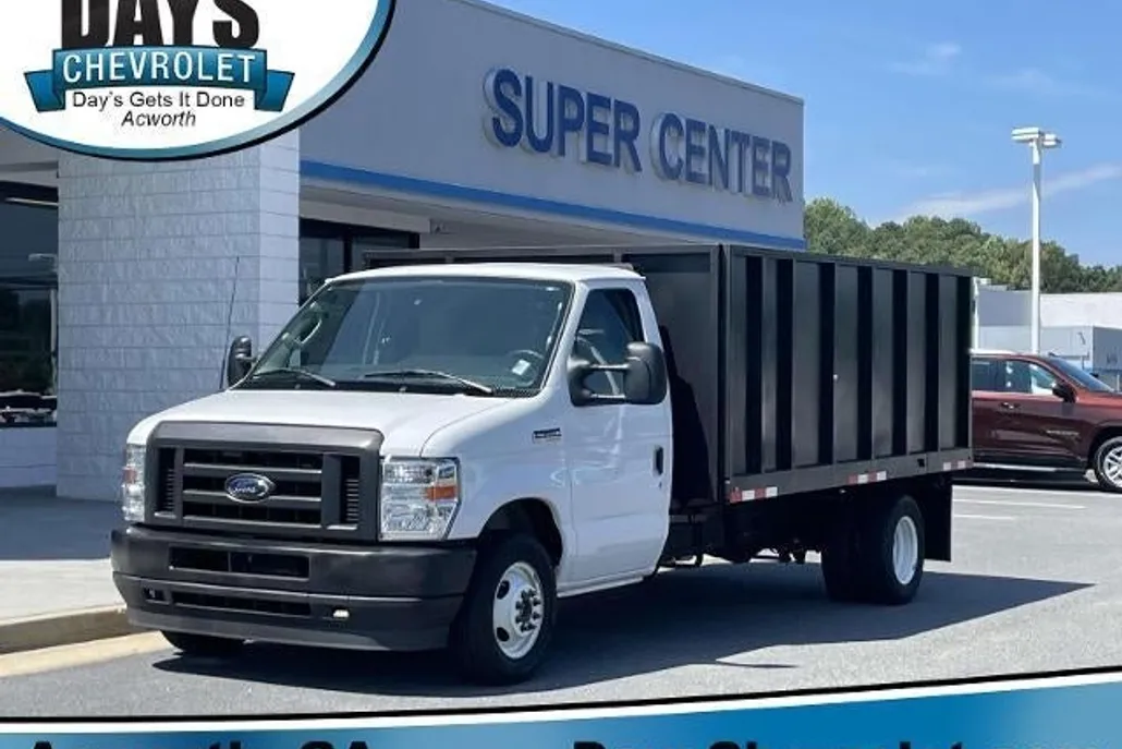 2023 Ford E-350 photo 1