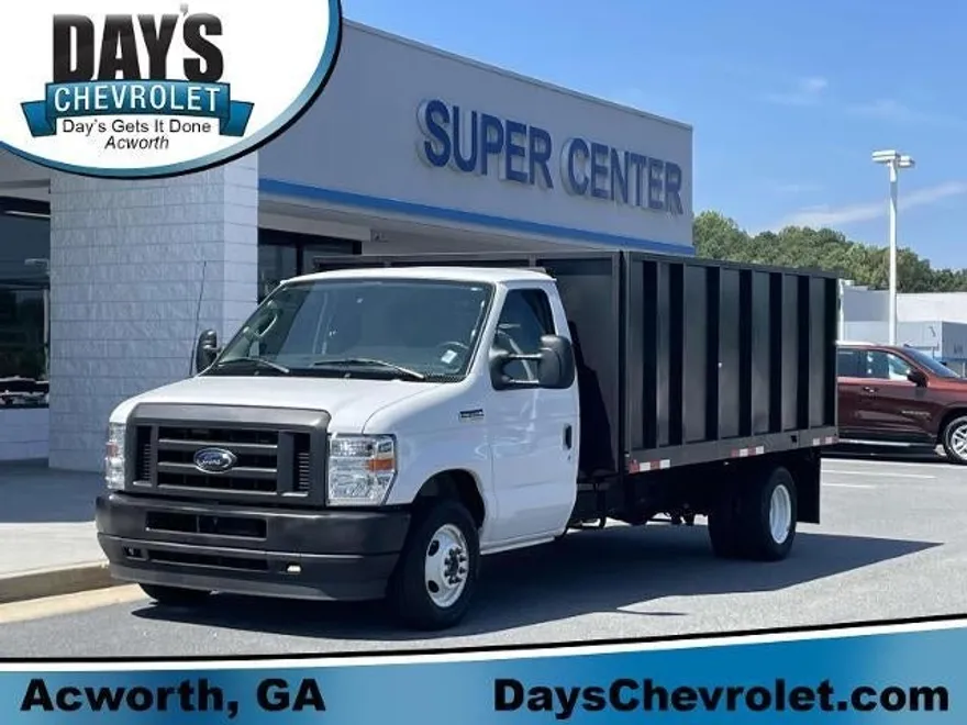 2023 Ford E-350 photo 1