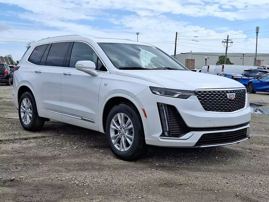 2025 Cadillac XT6 Luxury photo 1