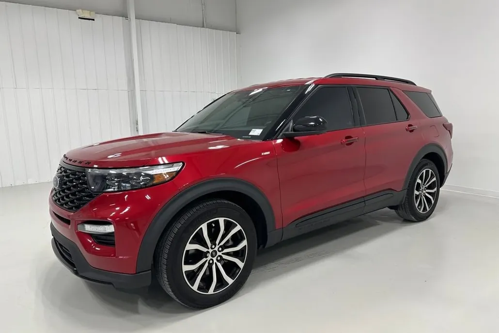 2023 Ford Explorer ST-Line photo 1