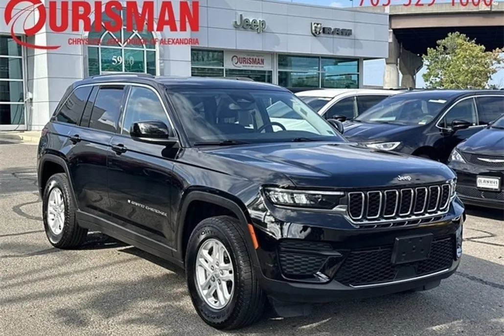 2023 Jeep Grand Cherokee Laredo photo 1