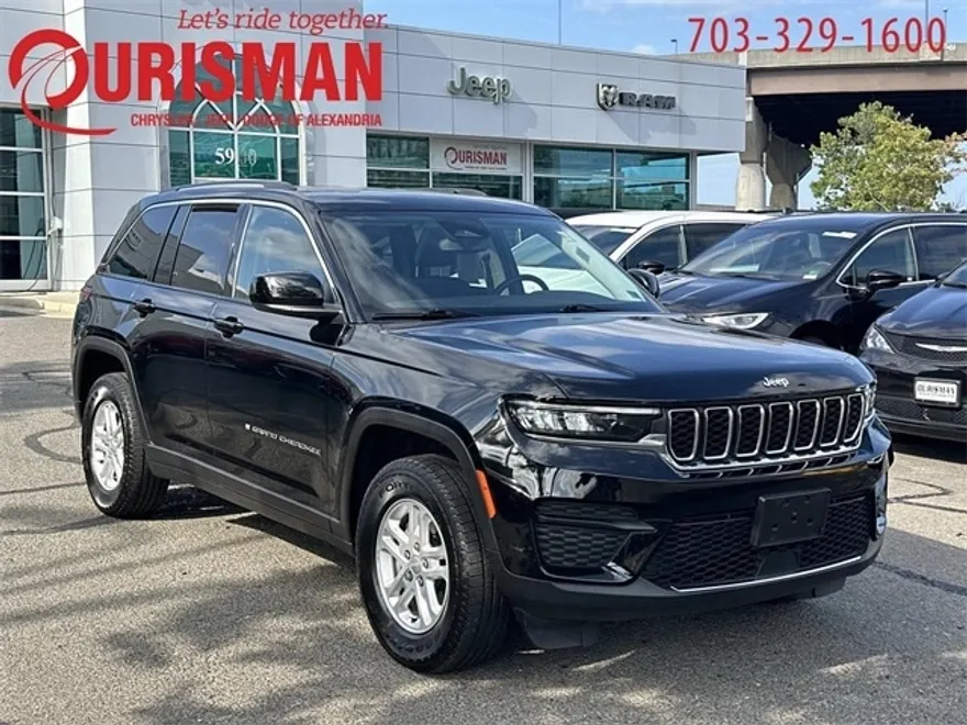 2023 Jeep Grand Cherokee Laredo photo 1