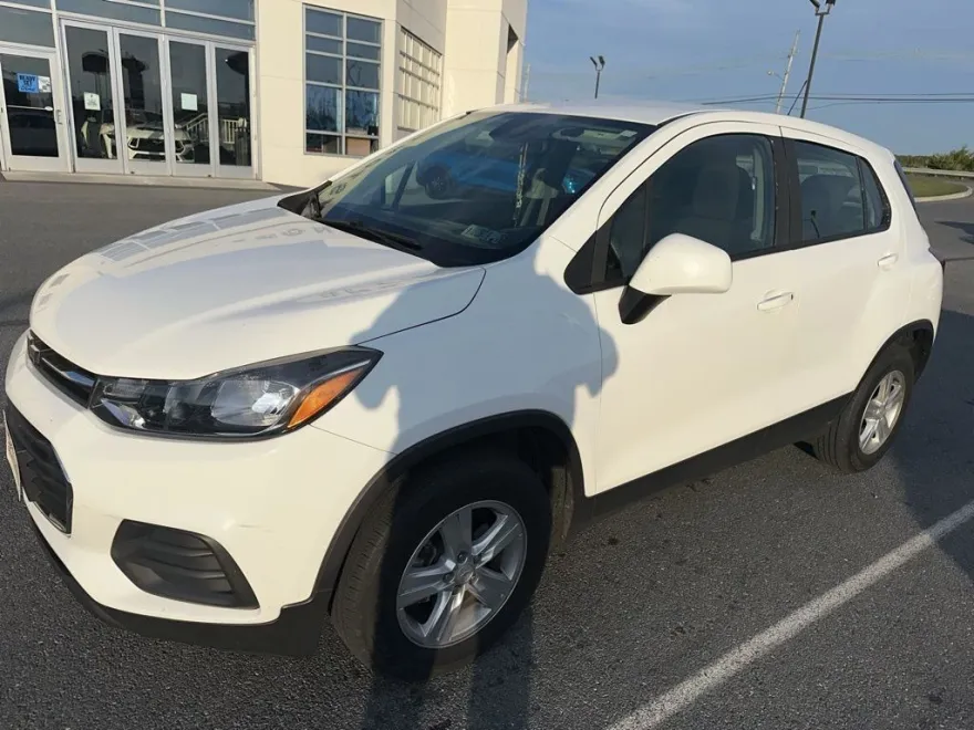 2018 Chevrolet Trax LS photo 1