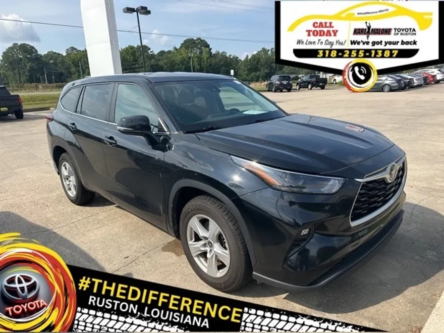 2023 Toyota Highlander LE photo 1