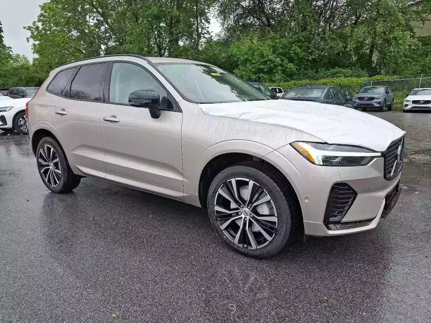 2025 Volvo XC60 B5 Plus photo 1
