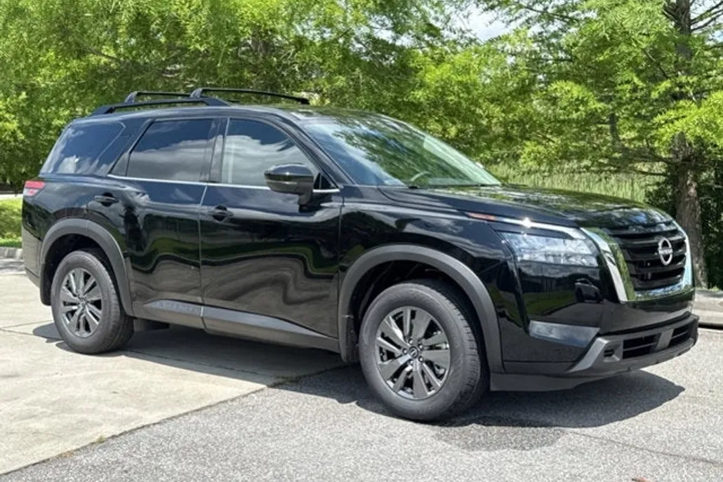 2025 Nissan Pathfinder SV photo 1