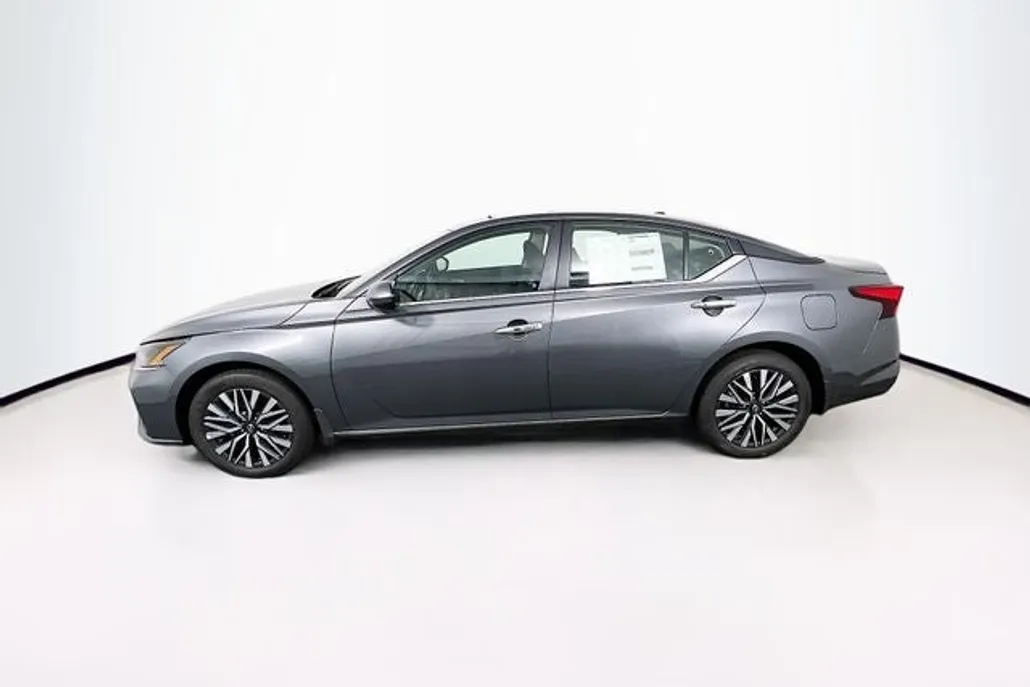 2025 Nissan Altima 2.5 SV photo 1