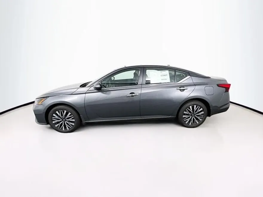 2025 Nissan Altima 2.5 SV photo 1