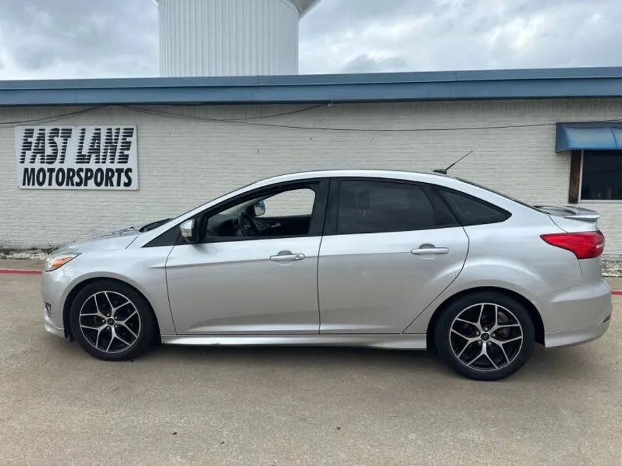 2015 Ford Focus SE photo 1