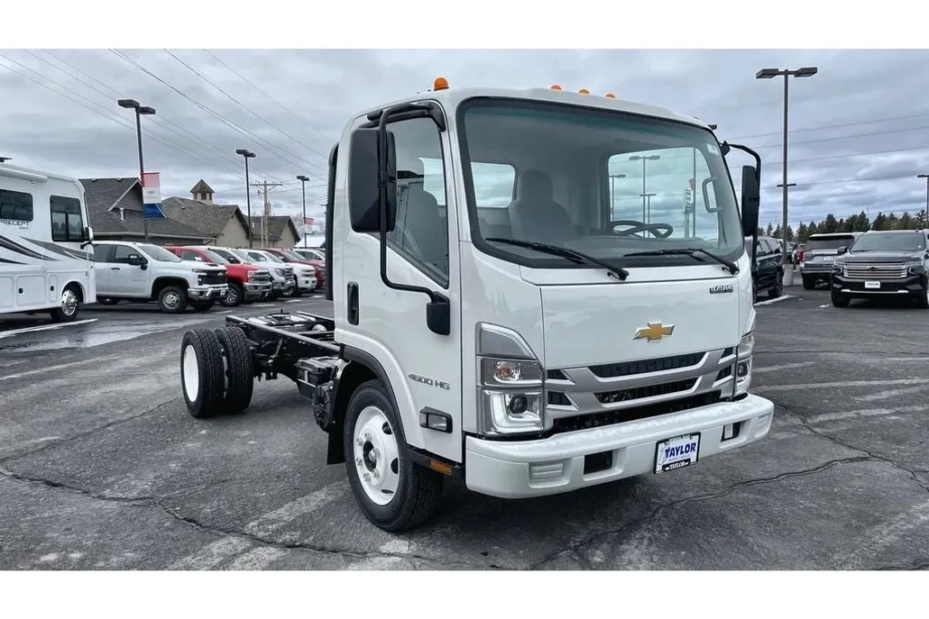 2024 Chevrolet Silverado 4500HD photo 1