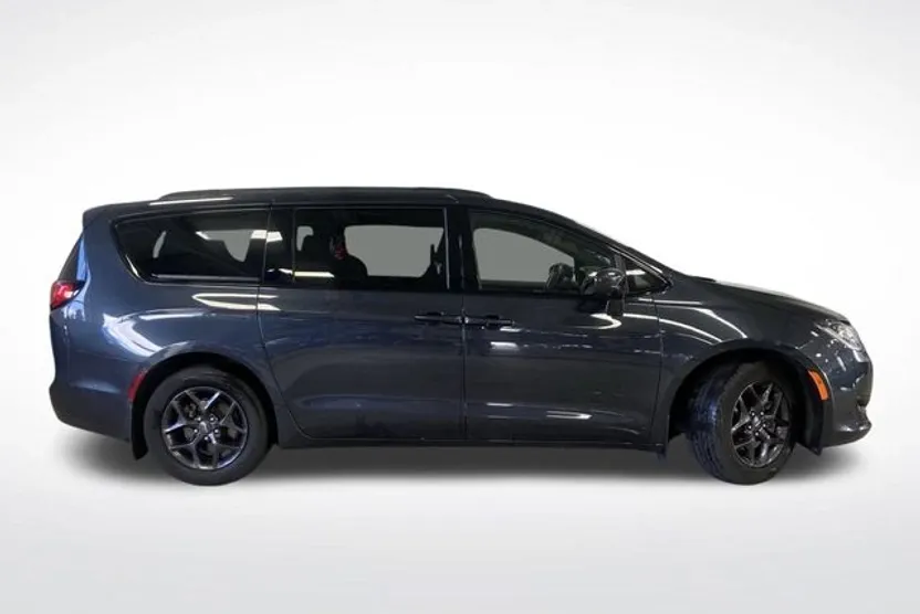 2020 Chrysler Pacifica Touring Plus photo 1