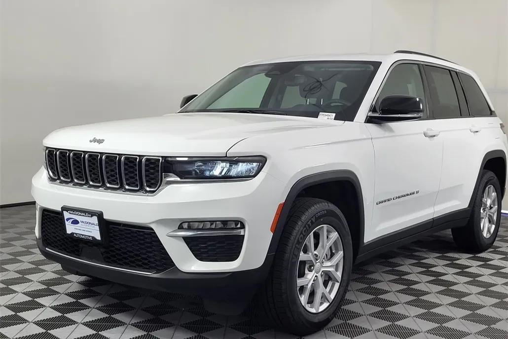 2023 Jeep Grand Cherokee Limited photo 1