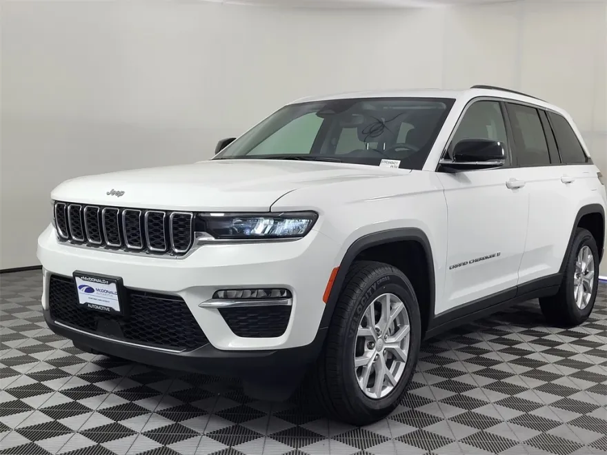 2023 Jeep Grand Cherokee Limited photo 1