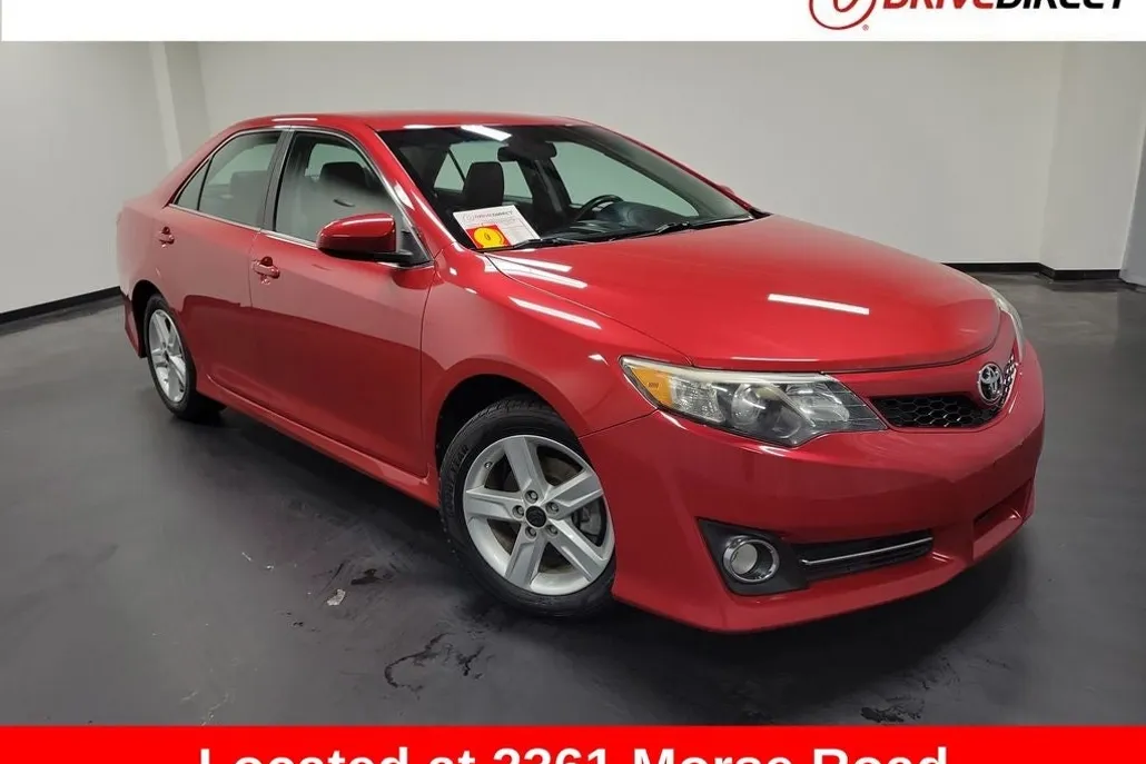 2012 Toyota Camry SE photo 1