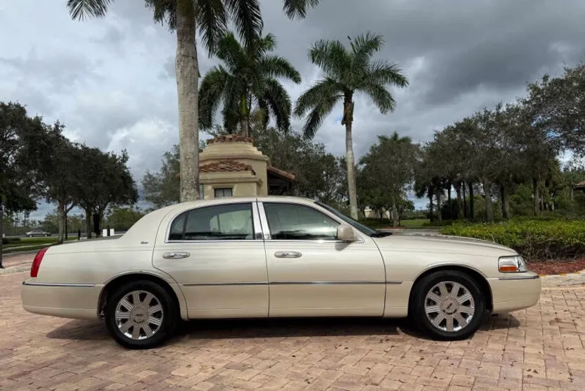 2003 Lincoln Town Car Cartier photo 1
