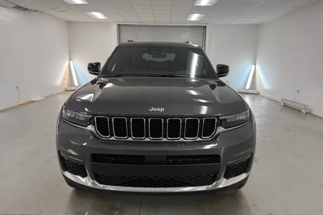 2025 Jeep Grand Cherokee Limited photo 1