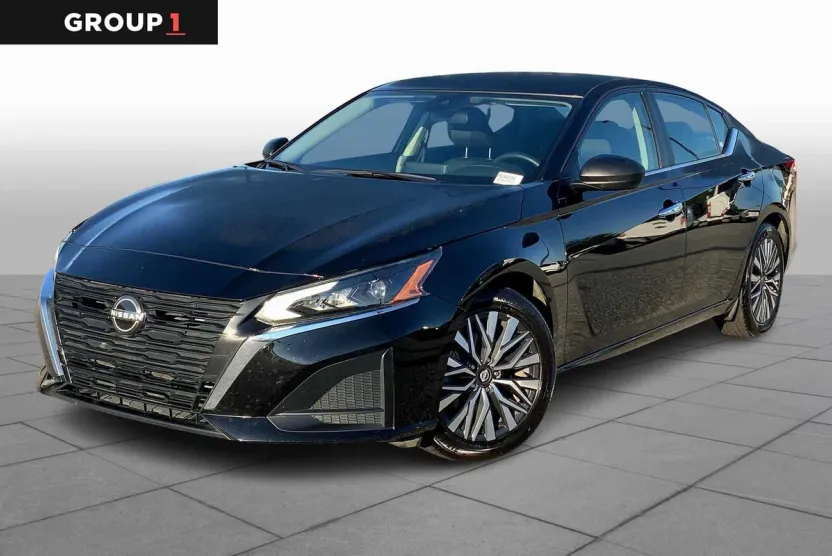 2024 Nissan Altima 2.5 SV photo 1