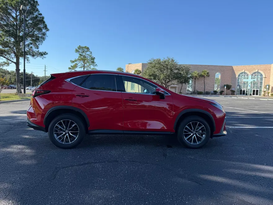 2024 Lexus NX 250 photo 1