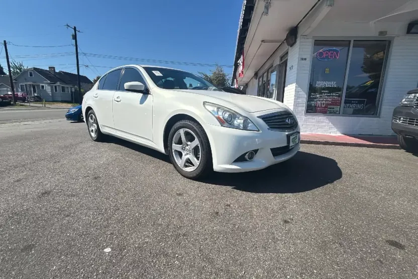 2013 Infiniti G37 photo 1