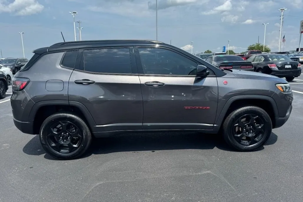 2023 Jeep Compass Trailhawk photo 1