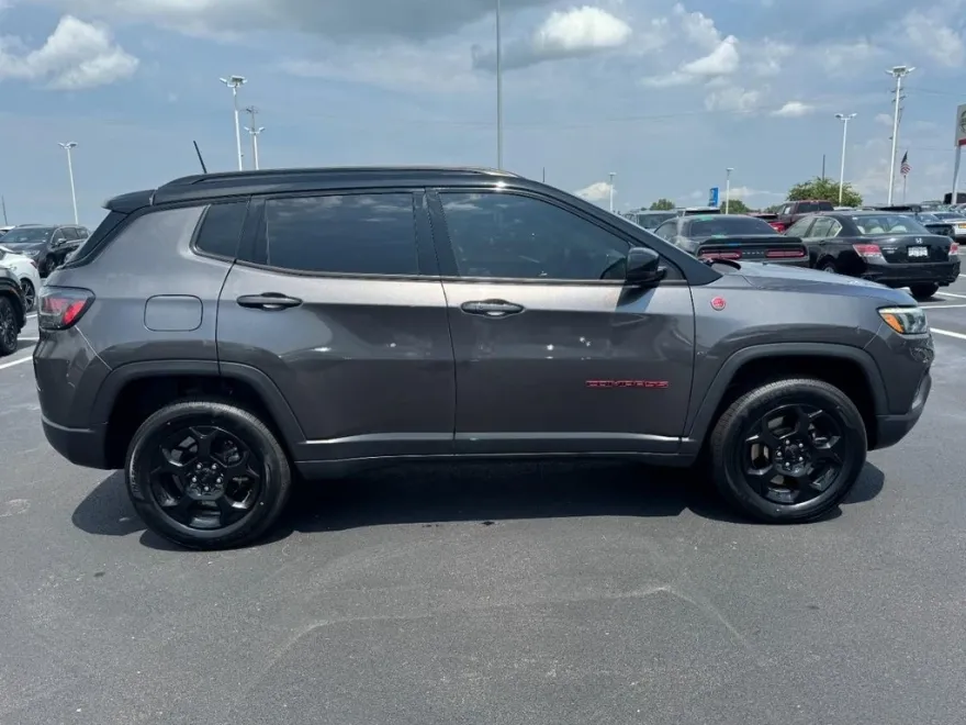 2023 Jeep Compass Trailhawk photo 1