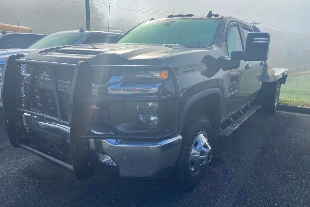 2022 Chevrolet Silverado 3500HD LT photo 1