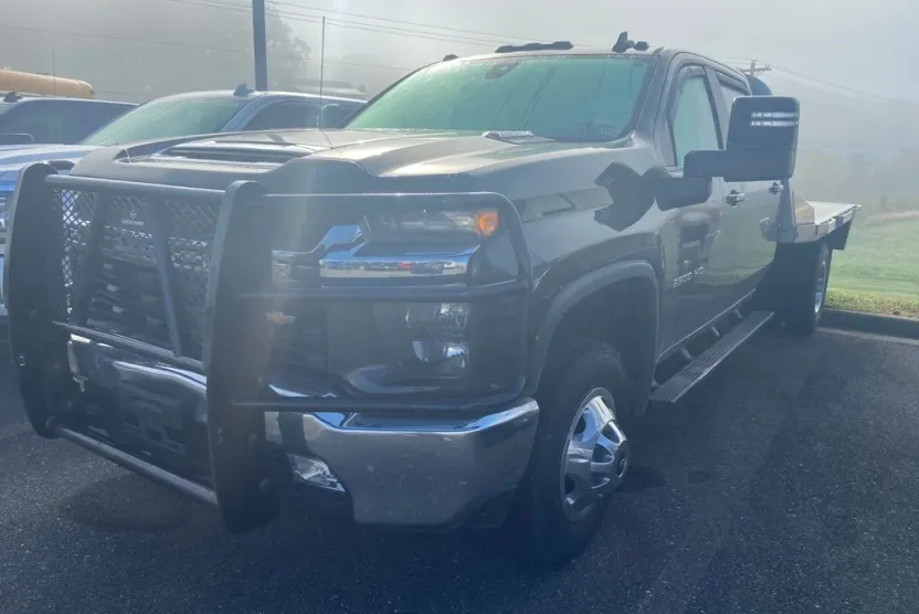2022 Chevrolet Silverado 3500HD LT photo 1