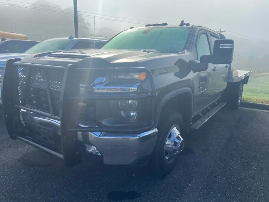 2022 Chevrolet Silverado 3500HD LT photo 1