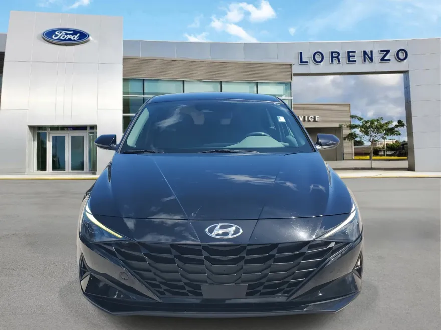 2023 Hyundai Elantra SEL photo 1