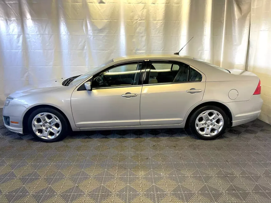 2010 Ford Fusion SE photo 18