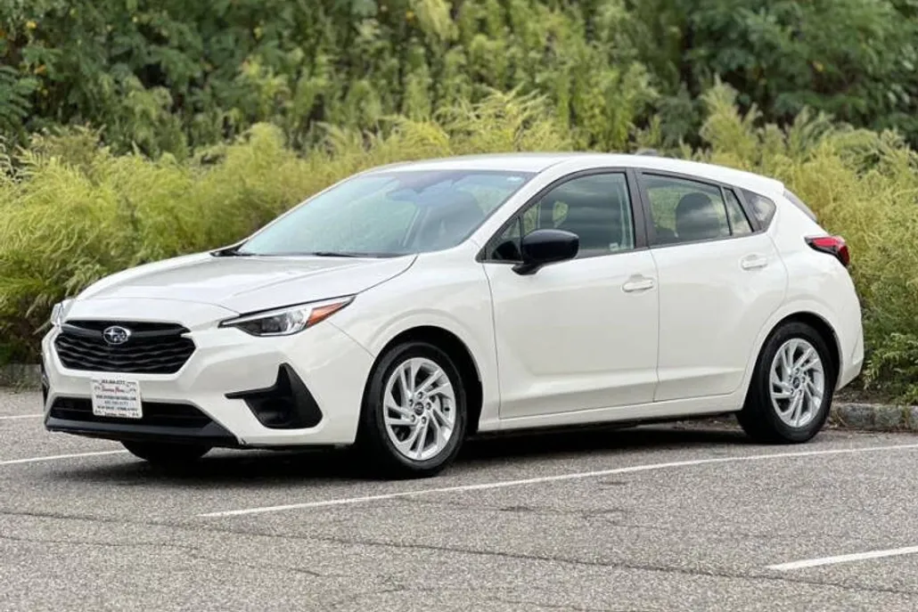 2024 Subaru Impreza Base photo 1
