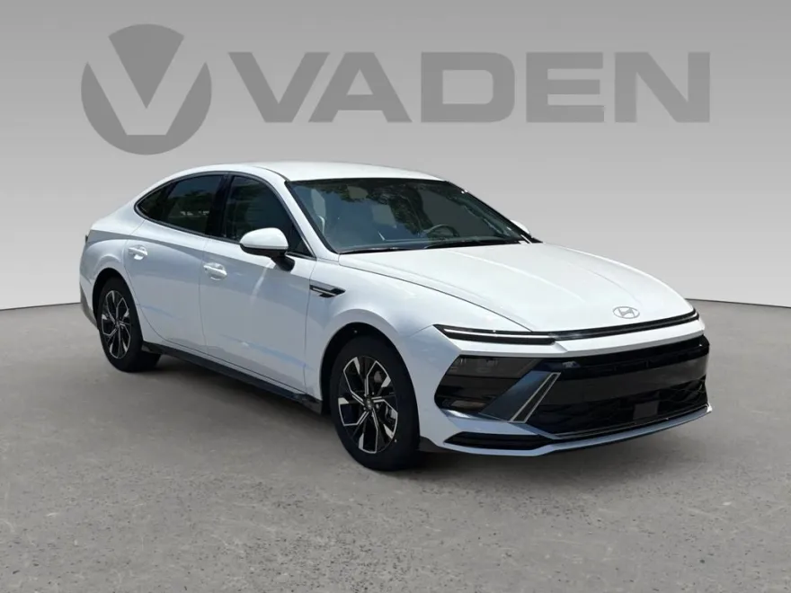 2025 Hyundai Sonata SEL photo 1