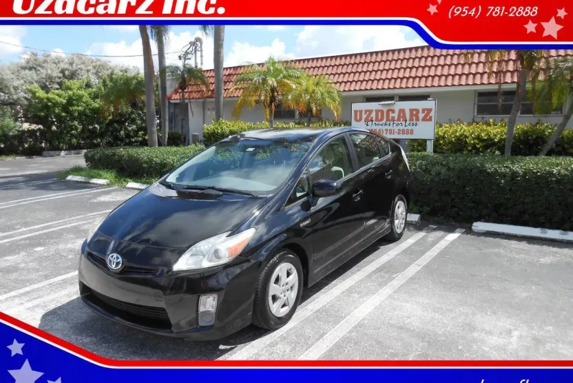 2011 Toyota Prius Two photo 1