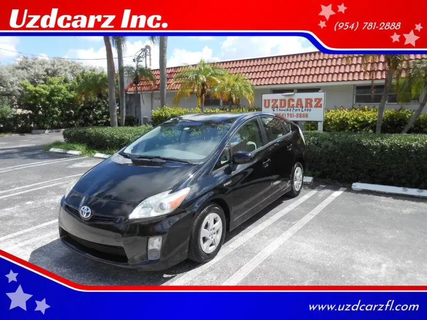 2011 Toyota Prius Two photo 1