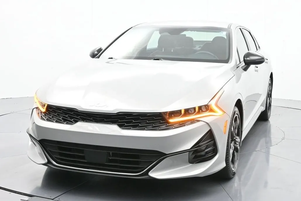 2024 Kia K5 GT-Line photo 1