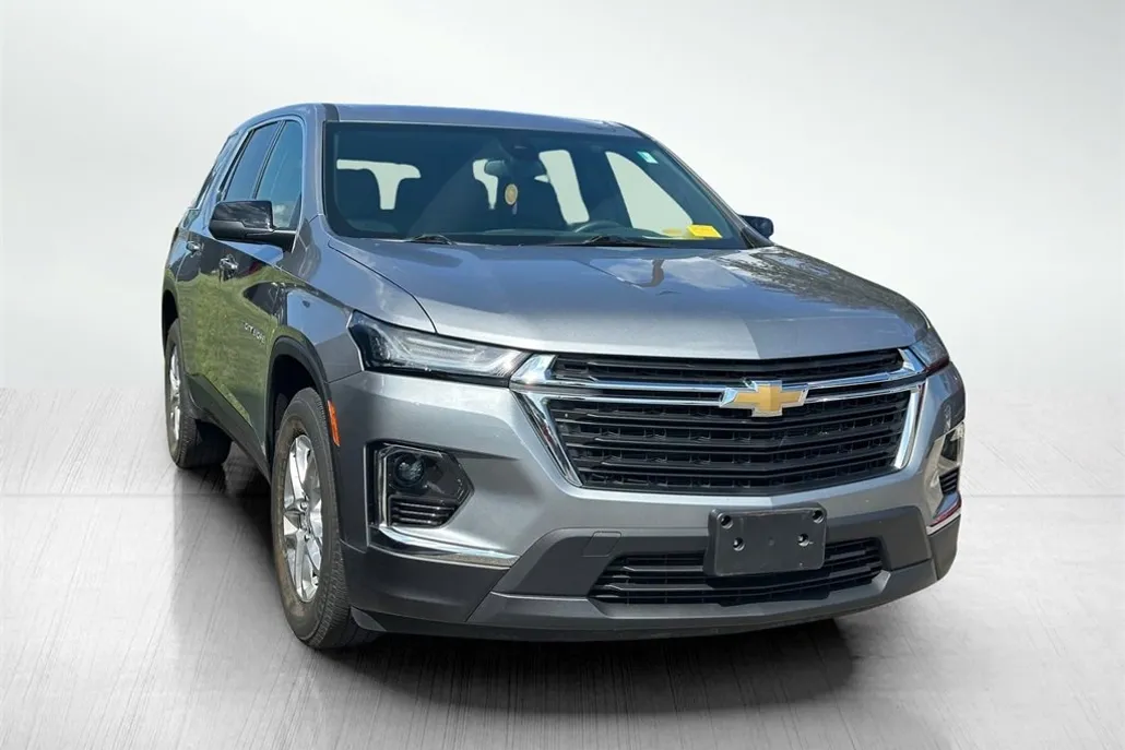 2023 Chevrolet Traverse LS photo 1