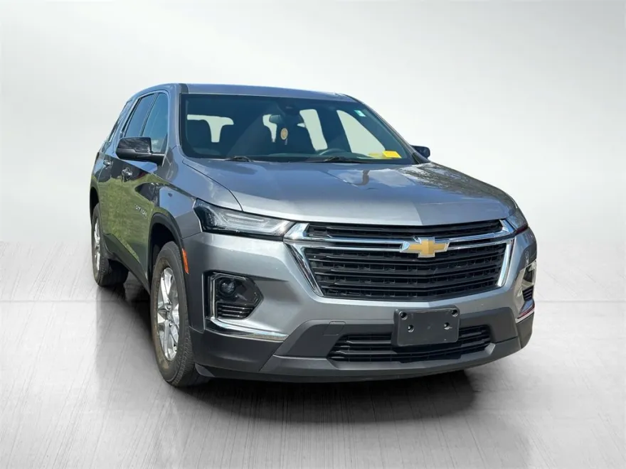 2023 Chevrolet Traverse LS photo 1