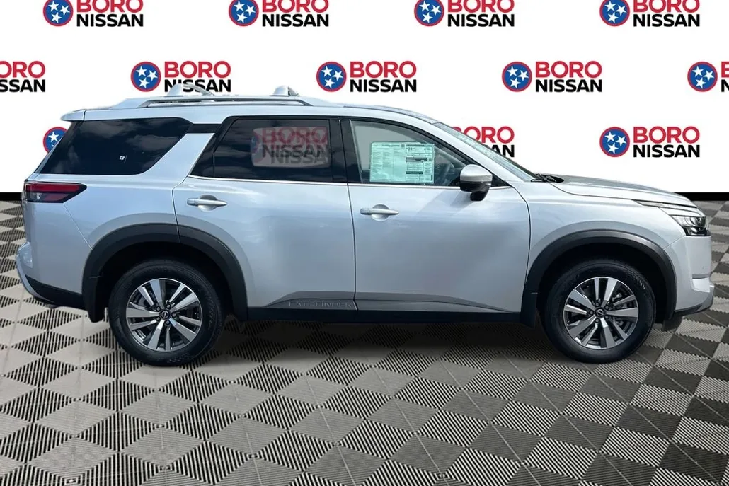 2025 Nissan Pathfinder SL photo 1