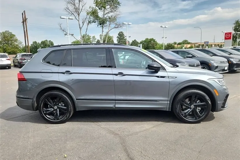 2024 Volkswagen Tiguan SE R-Line Black photo 1